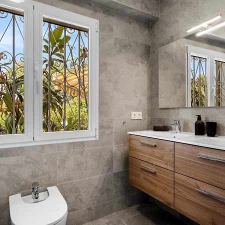 Heismax Ref #40 Villa