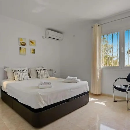 Heismax Ref #40 Villa *