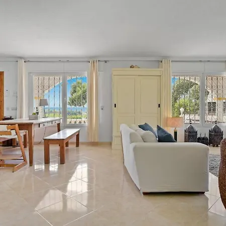 Heismax Ref #40 Villa Marbella