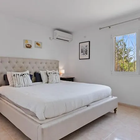 Heismax Ref #40 Villa *