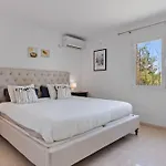Heismax Ref #40 Villa *
